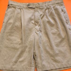 Tommy Bahama men’s tan bermuda shorts size 33
